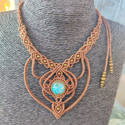 Collar de macramé con apatita