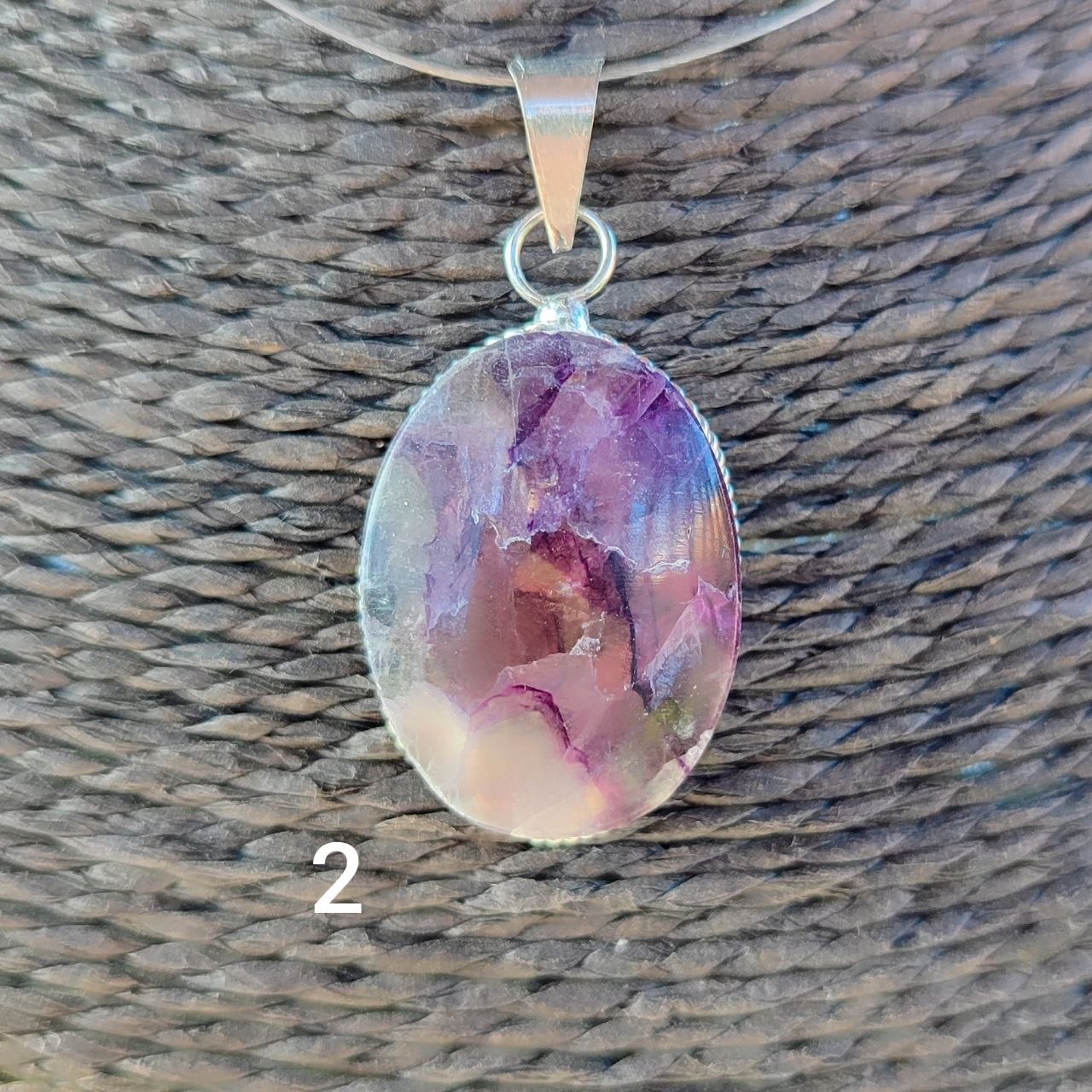 Colgante de fluorita morada