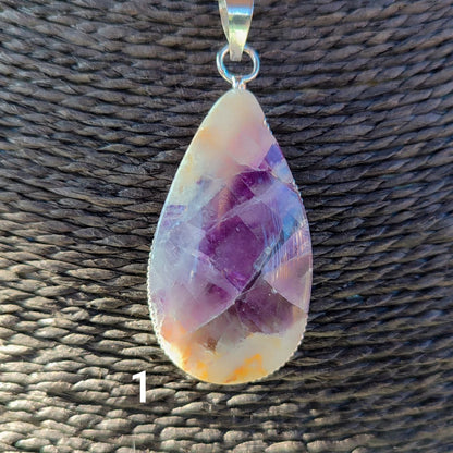 Colgante de fluorita morada