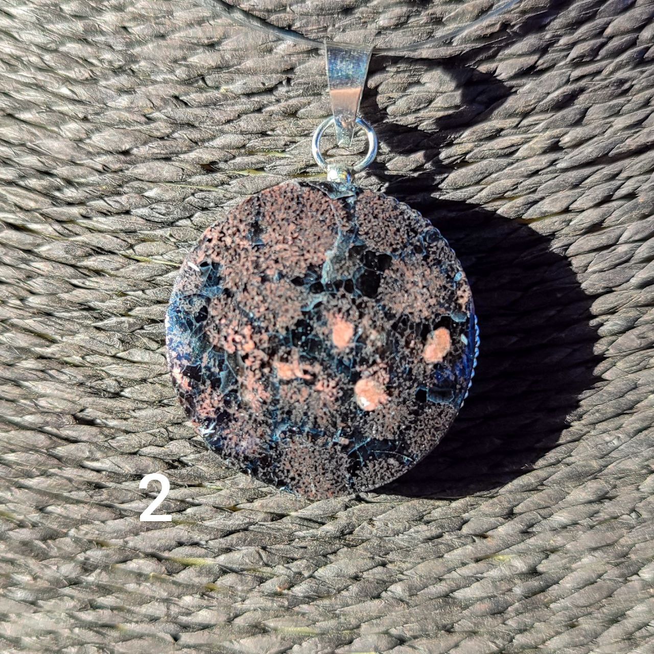 Colgante de calcedonia negra