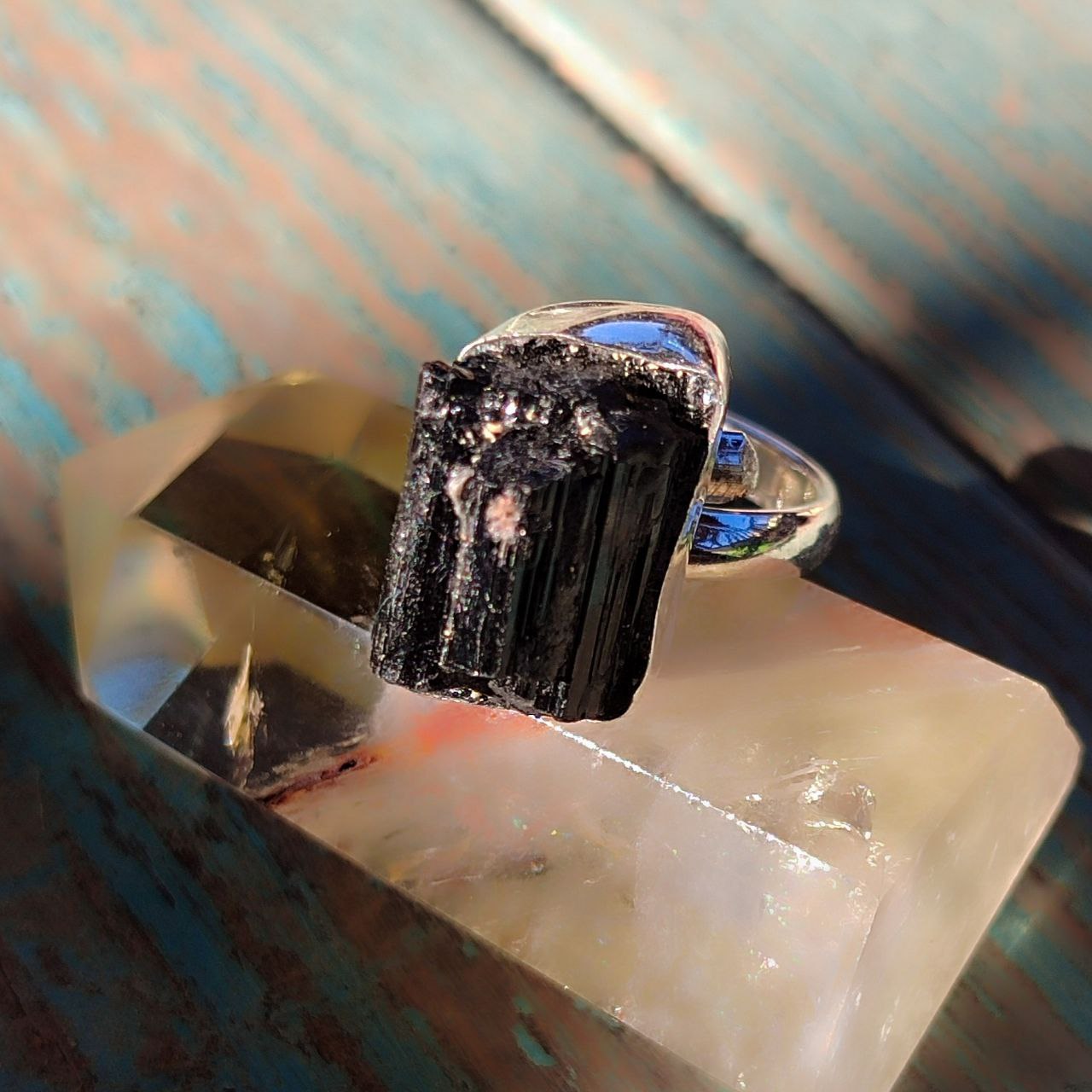 Anillo de turmalina negra