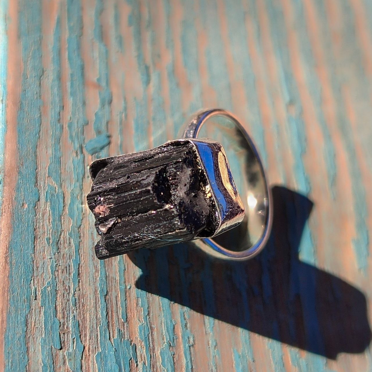 Anillo de turmalina negra