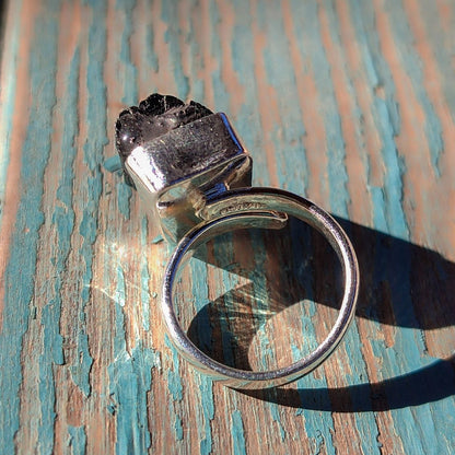 Anillo de turmalina negra