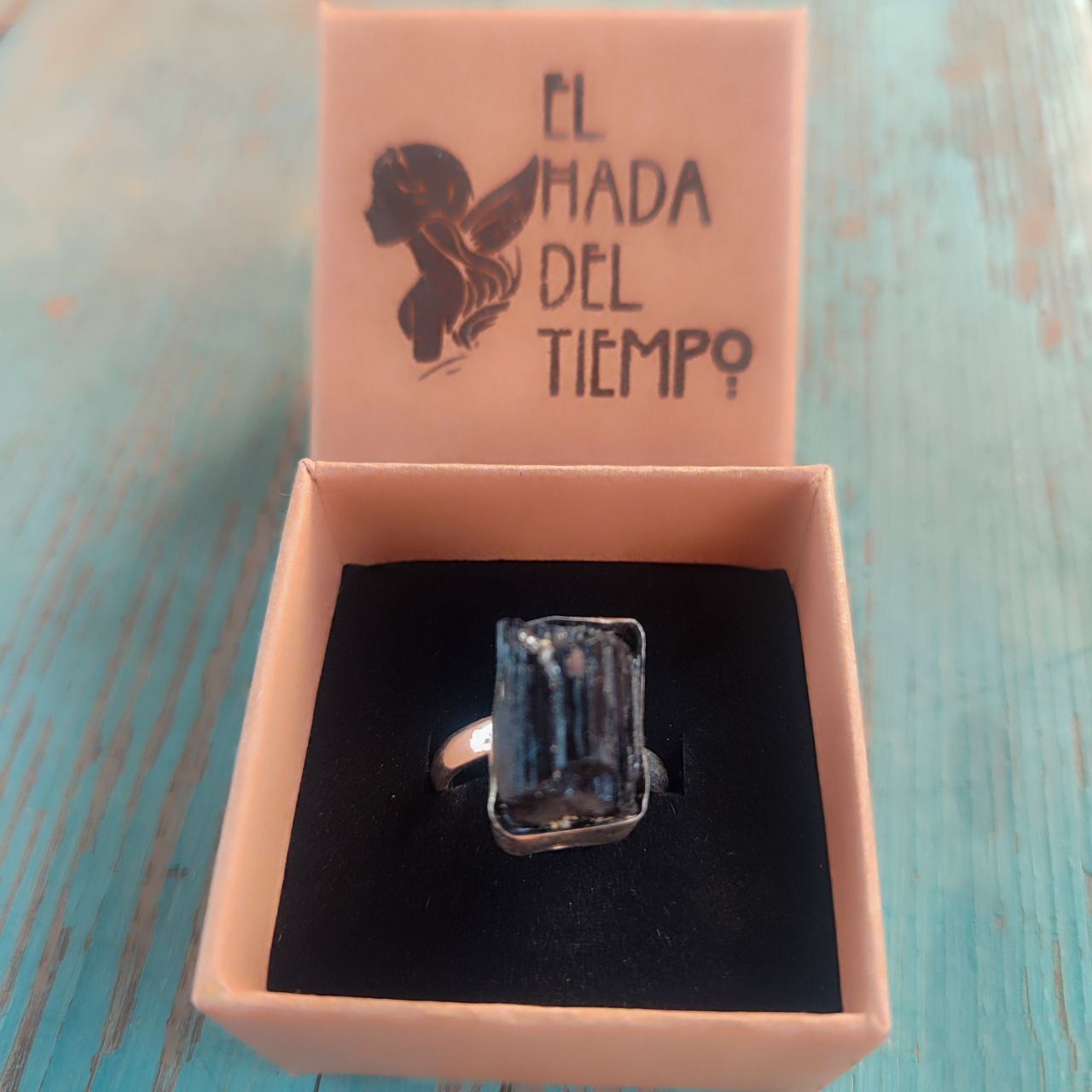 Anillo de turmalina negra
