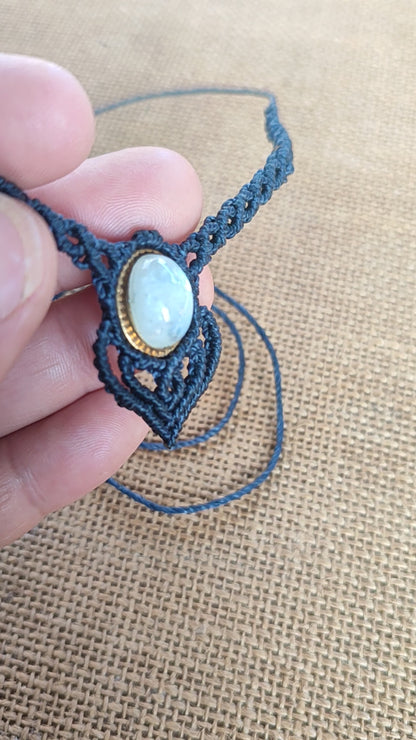 Collier en pierre de lune bleu foncé, macramé avec pierre, collier en macramé bleu marine, collier en pierre de lune