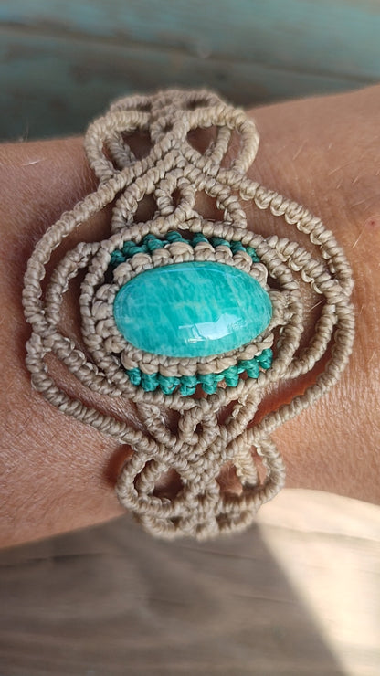 Bracelet macramé avec amazonite verte, bracelet beige et vert, bracelet avec grosses pierres, bracelet bohème