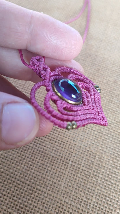 colgante de macrame pequeño con amatista, collar de amatista, collar de macramé con piedra
