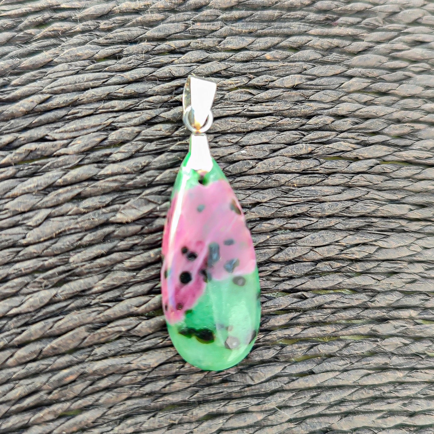 Colgante de Zoisita Rubí