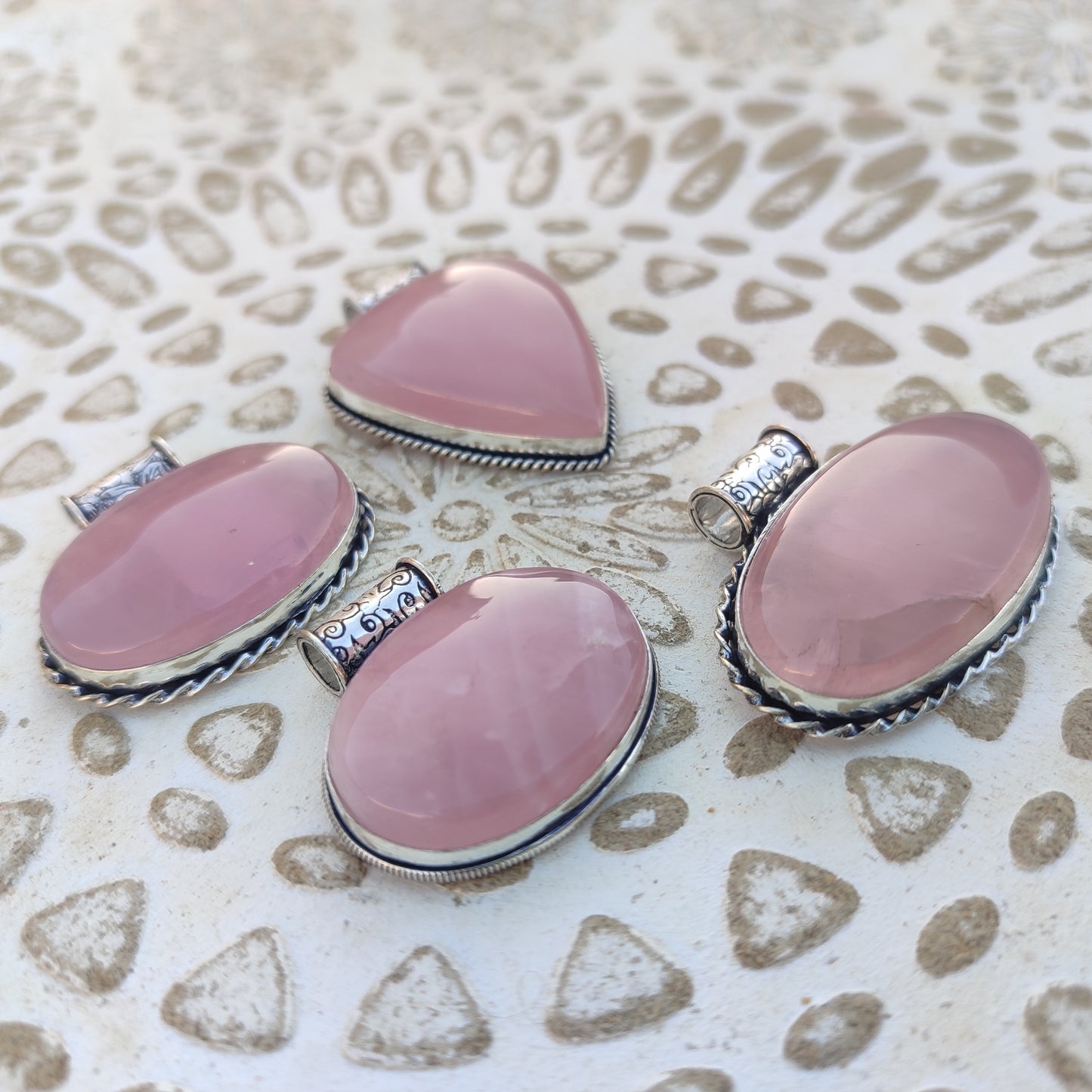 Colgante de Cuarzo Rosa Grande | Joyería de la India
