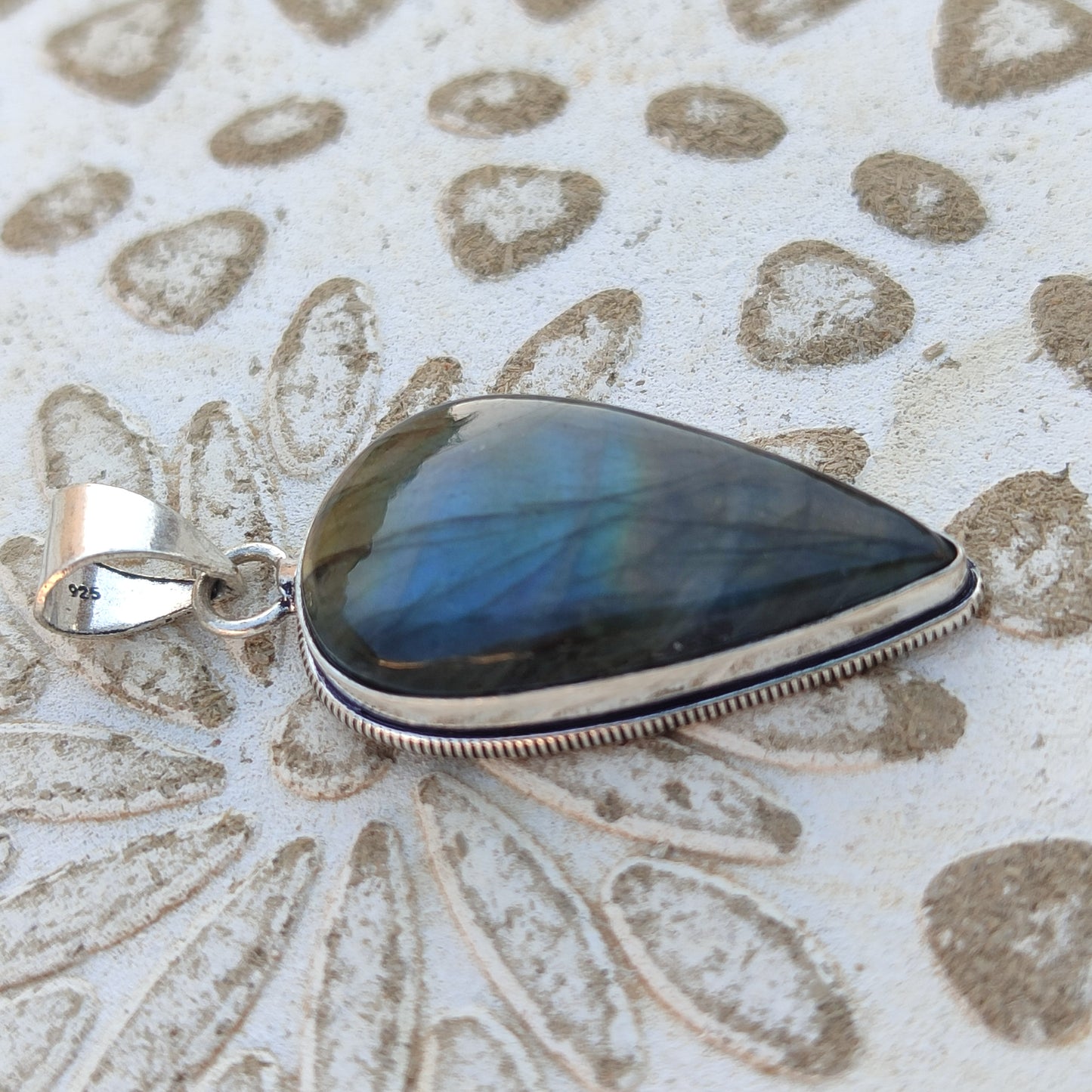 Colgante de Labradorita Natural | Joyería de la India