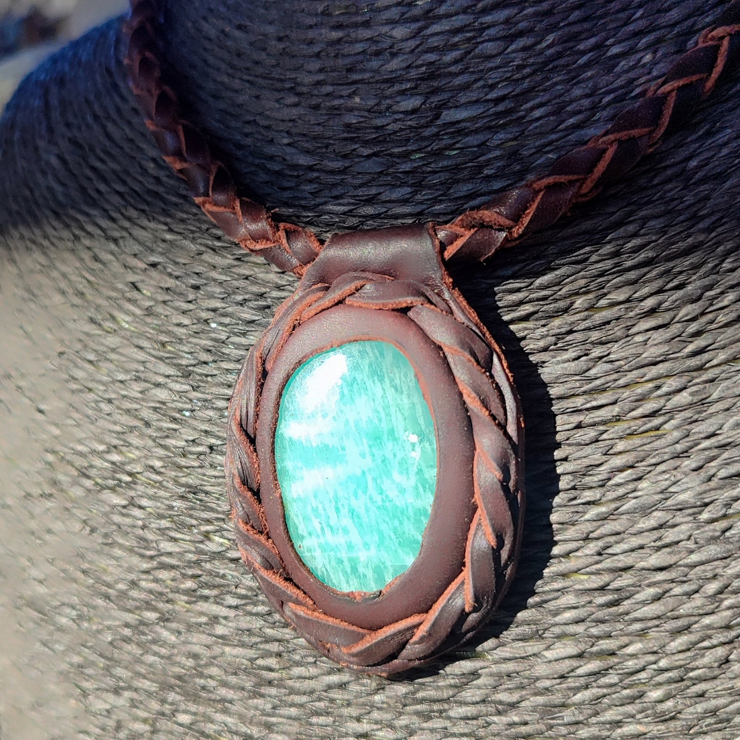 Collar cuero trenzado amazonita