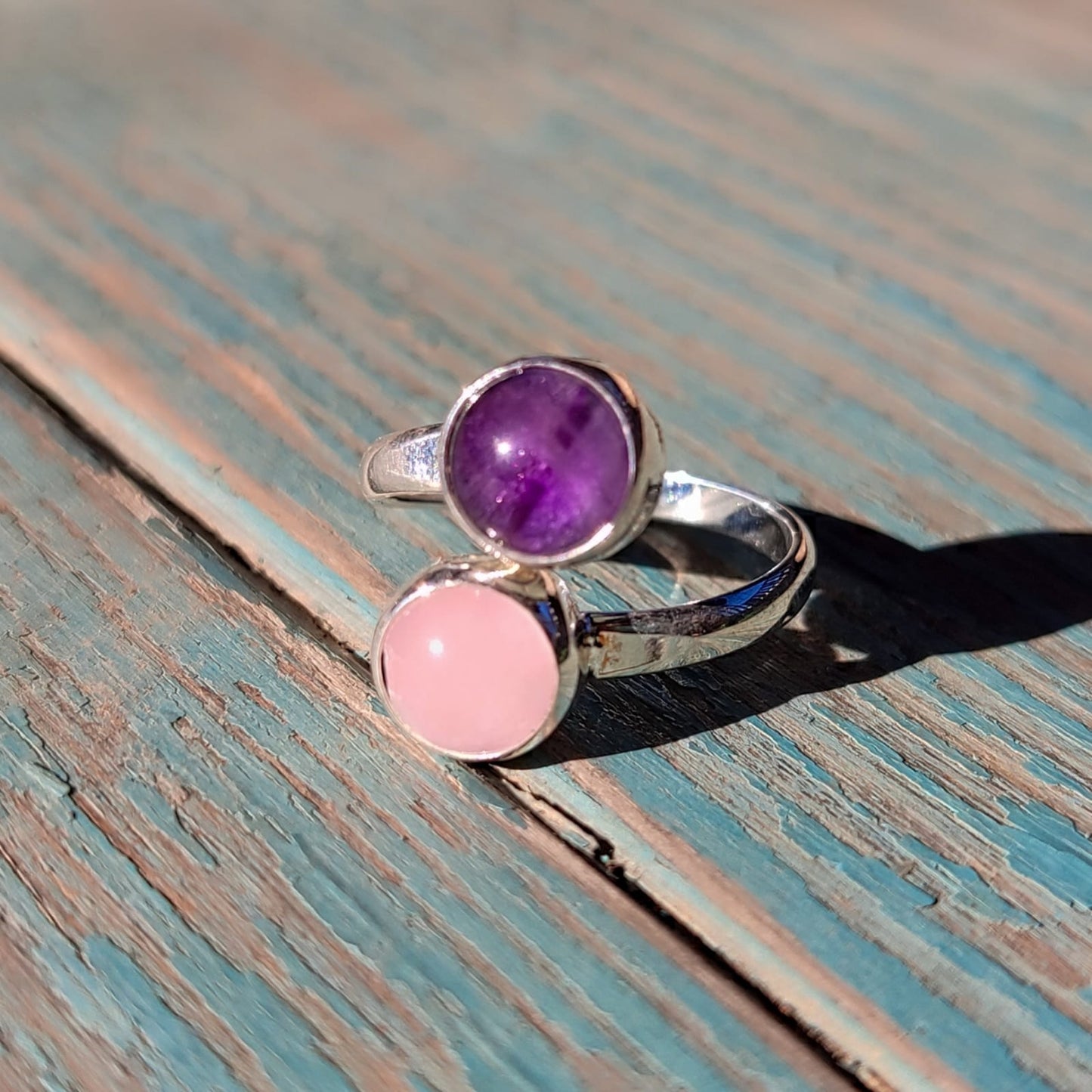 Anillo de amatista y cuarzo rosa