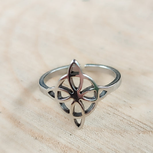 Anillo ajustable nudo de bruja