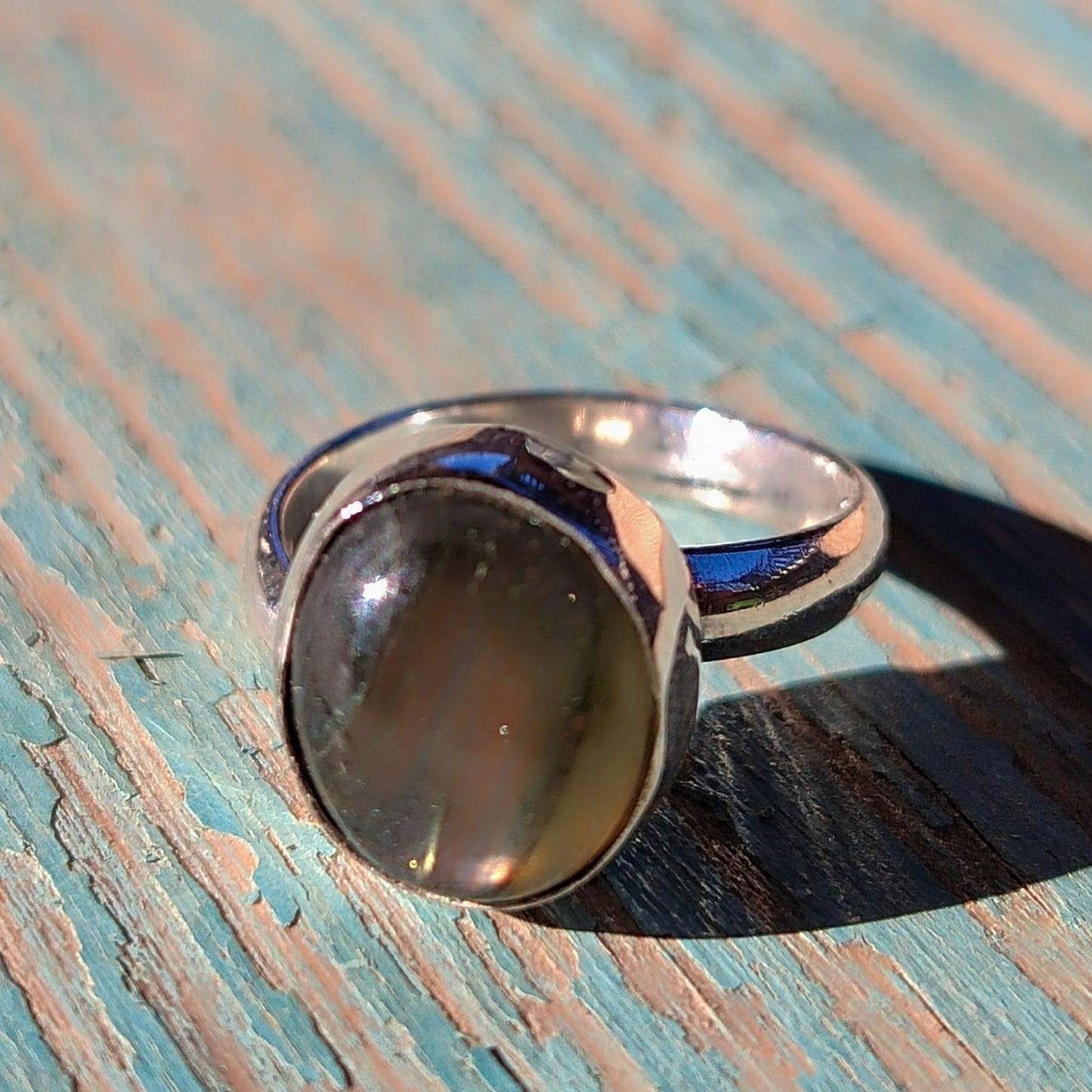 Anillo de labradorita