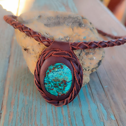 Collar cuero trenzado turquesa y crisocola