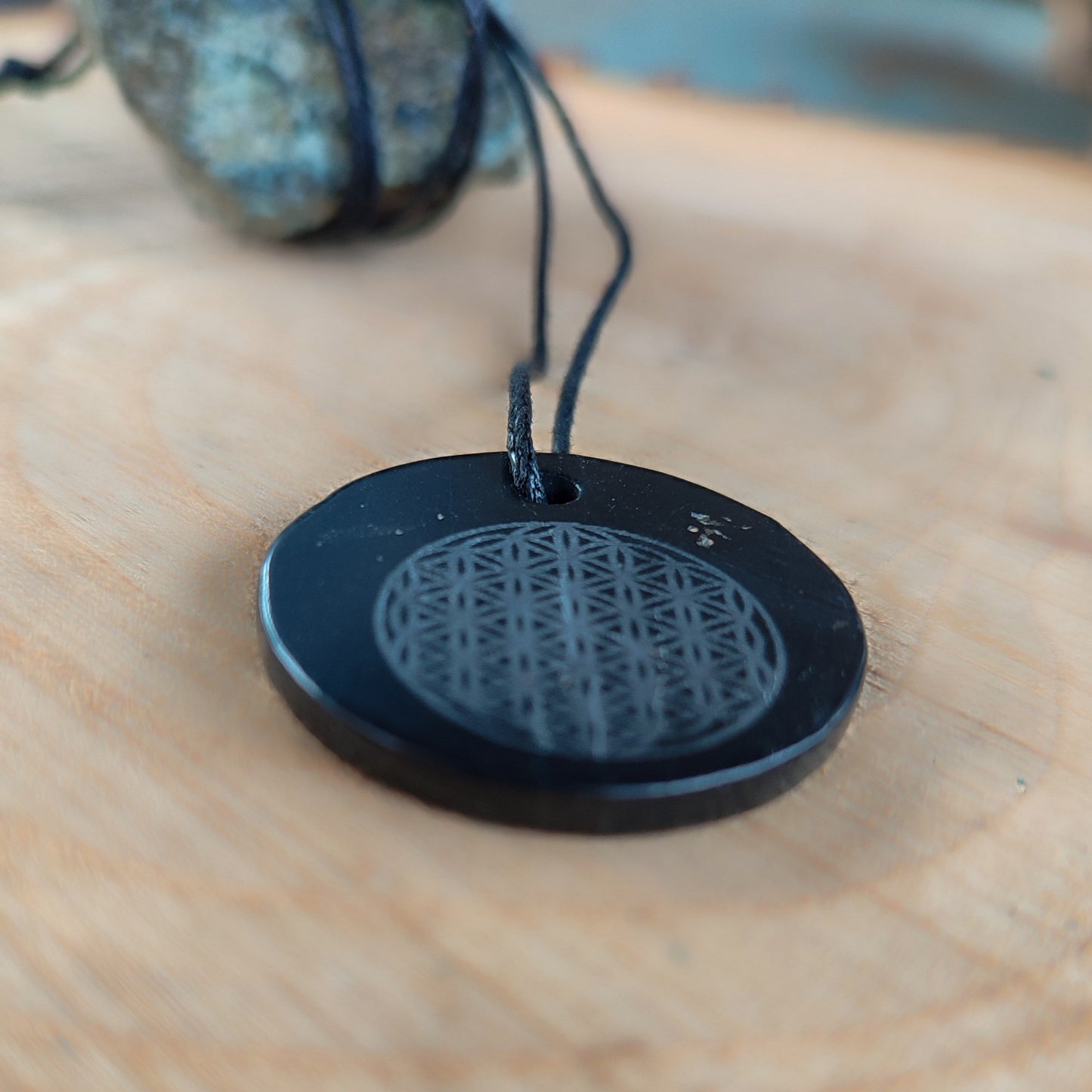 Colgante shungita flor de la vida