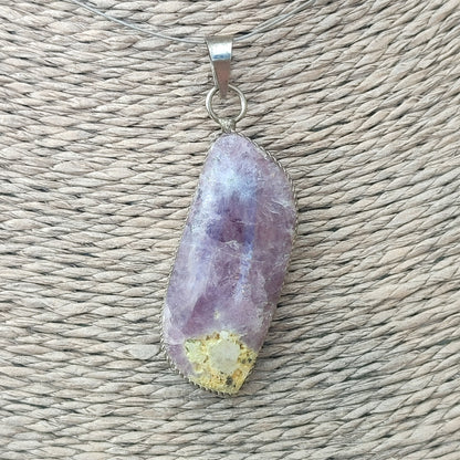 Colgante de amatista con doble baño de plata