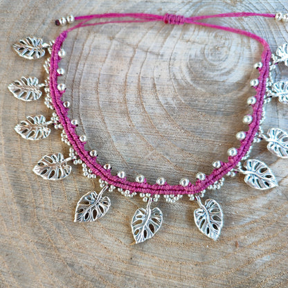 Tobillera Étnica de Macramé Rosa con Cuentas Plateadas