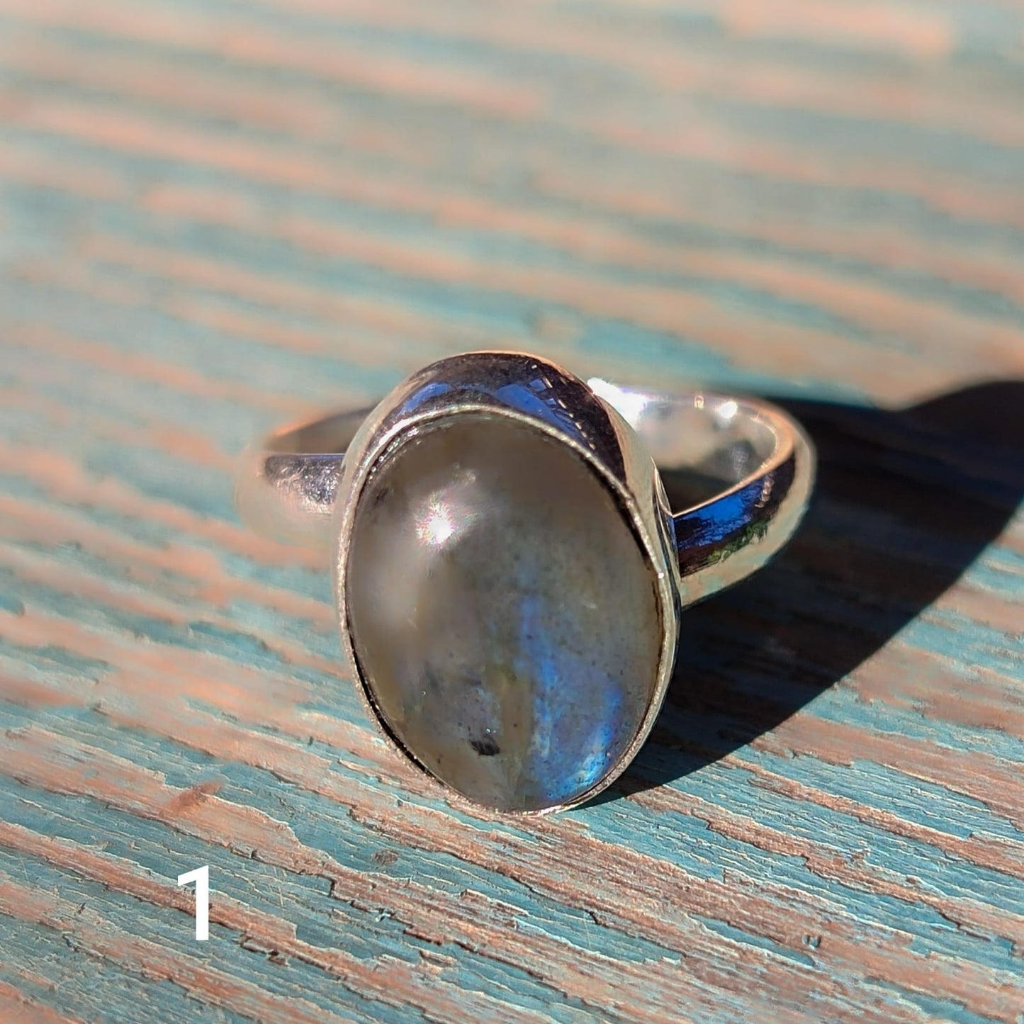 Anillo de labradorita