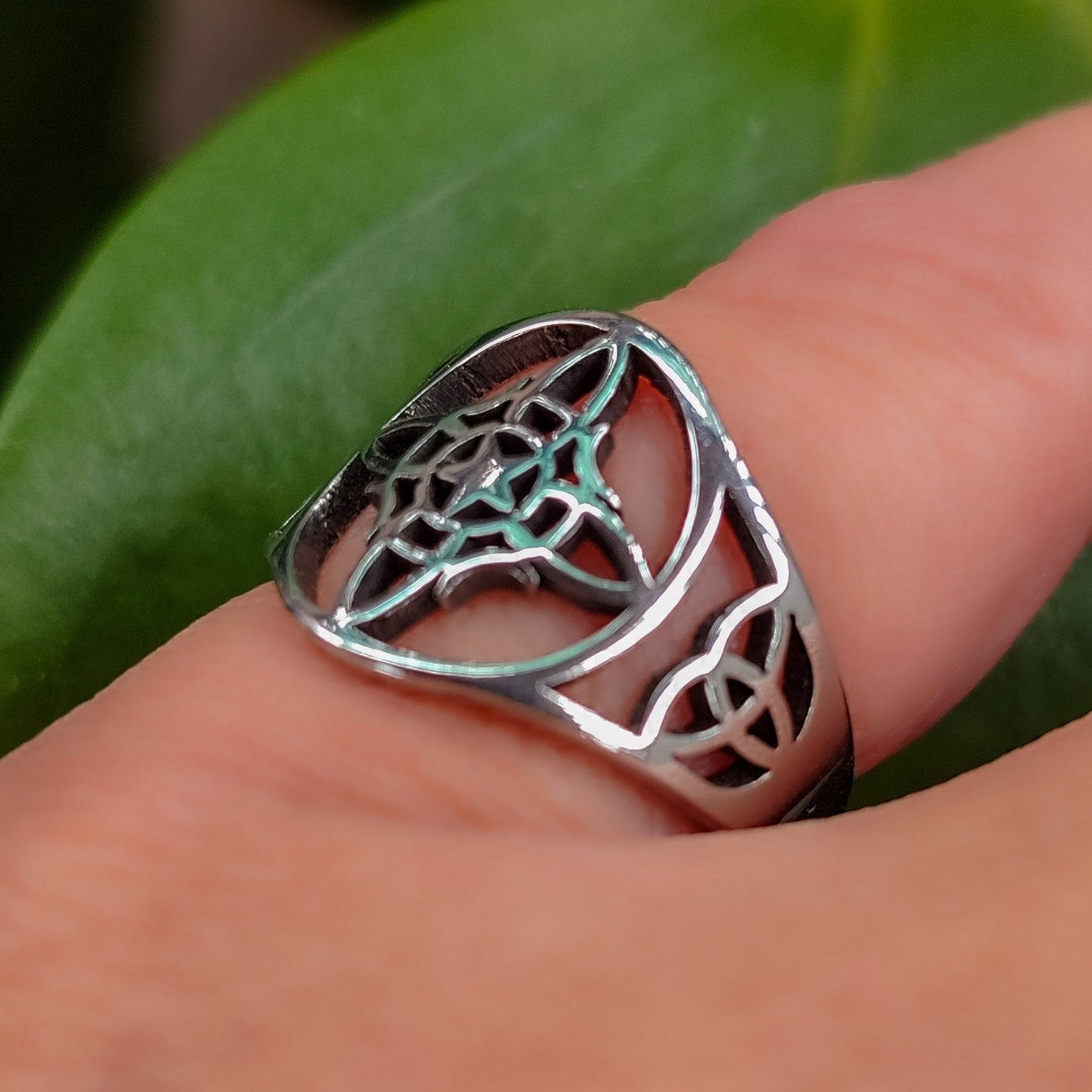 Anillo de nudo de bruja ancho