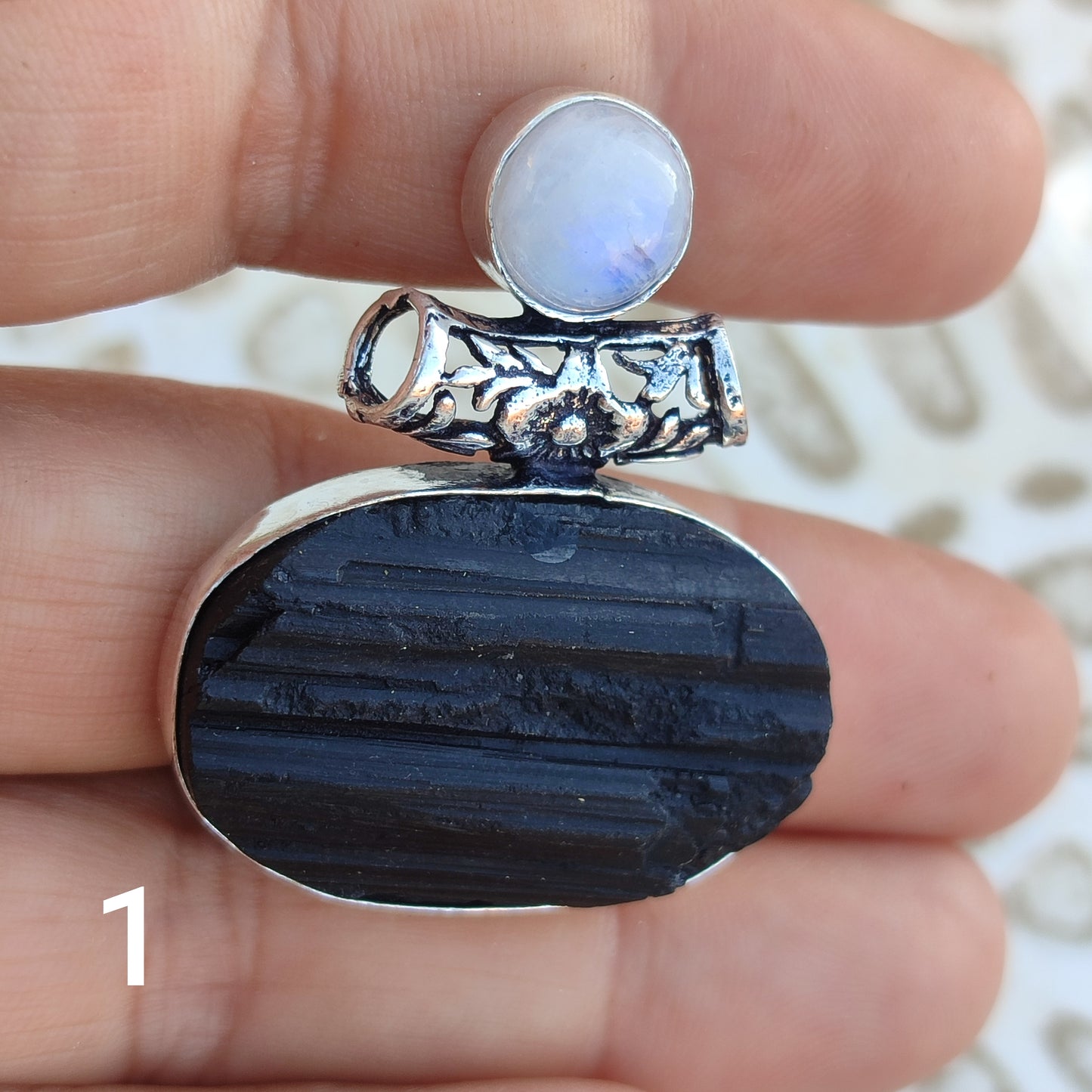 Colgante de Turmalina Negra y Piedra Luna | Joyería de la India