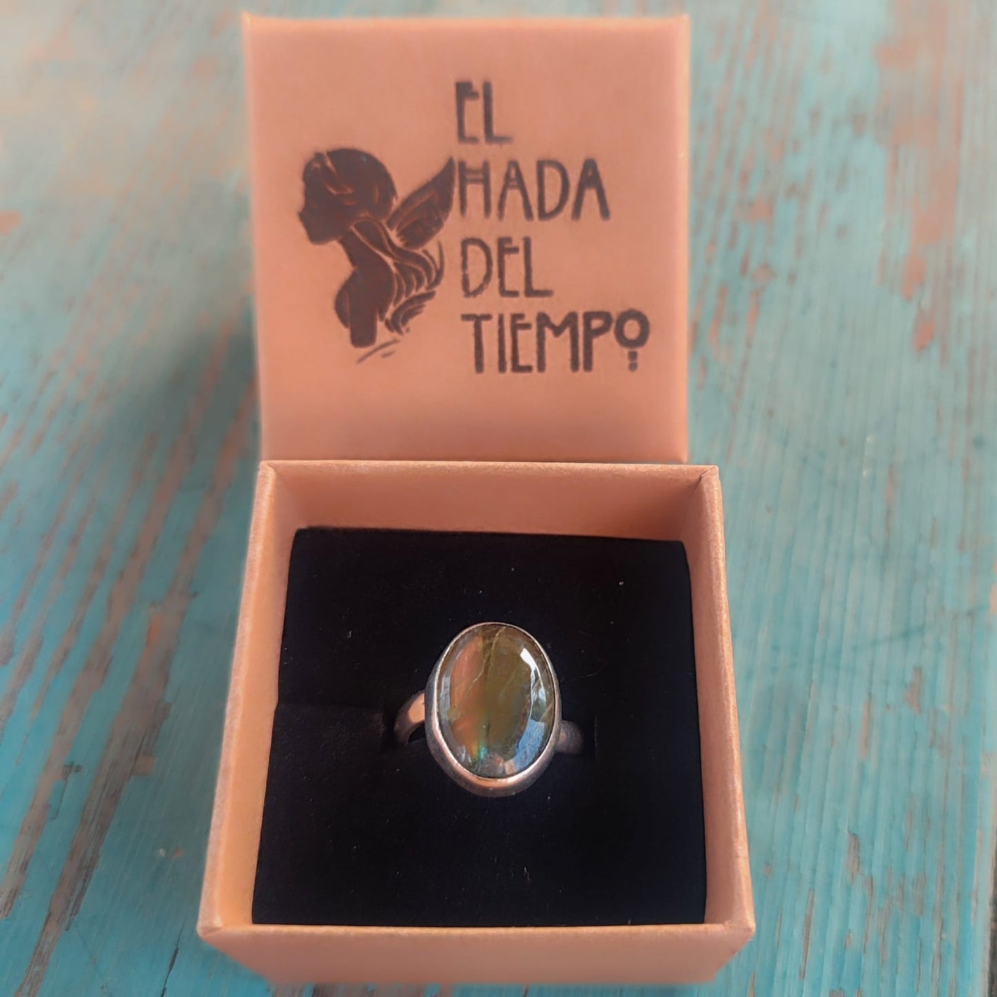 Anillo de labradorita