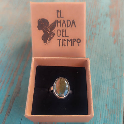 Anillo de labradorita
