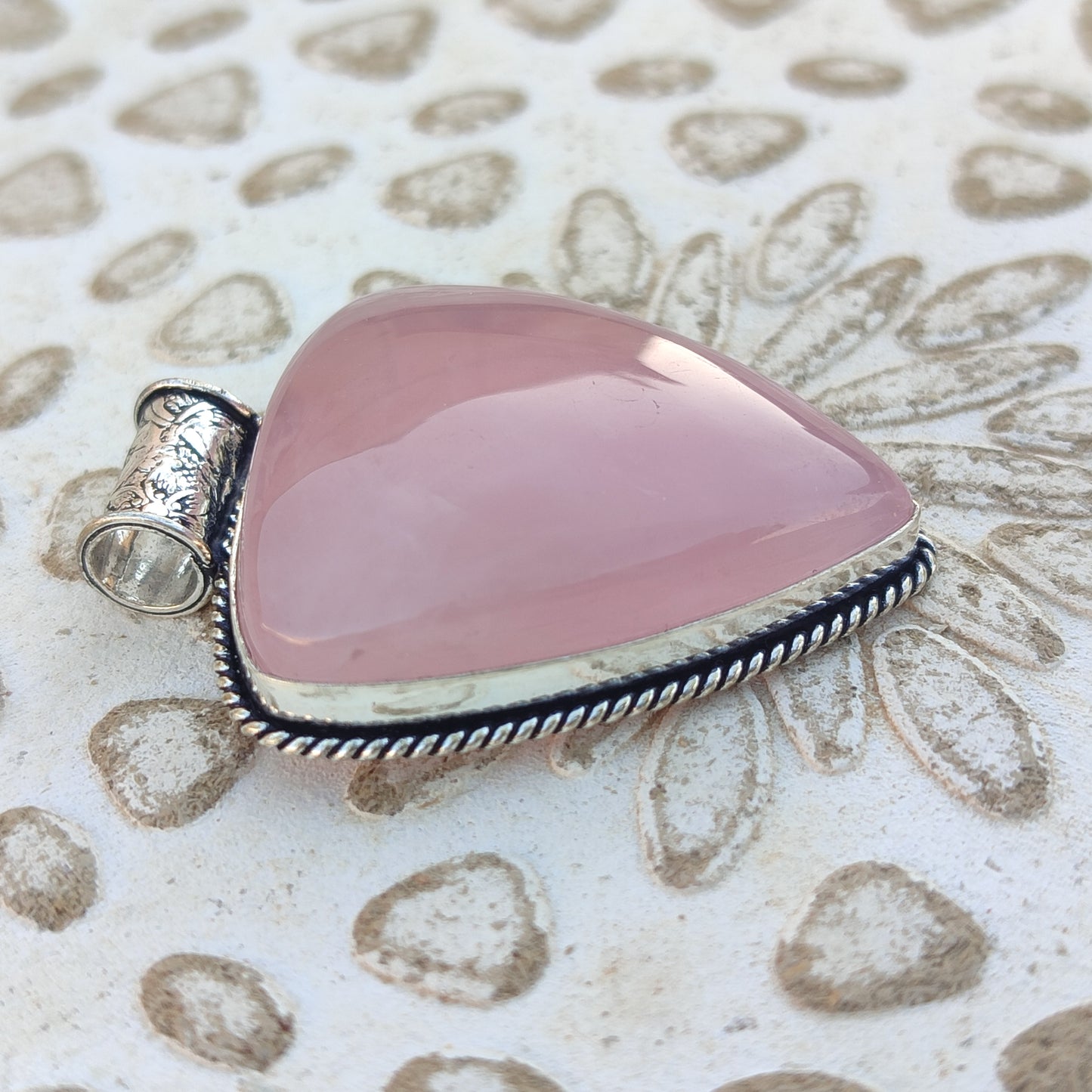 Colgante de Cuarzo Rosa Grande | Joyería de la India