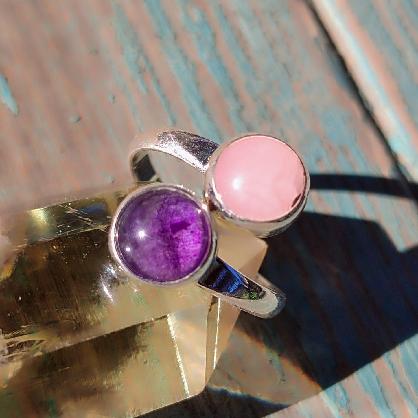 Anillo de amatista y cuarzo rosa