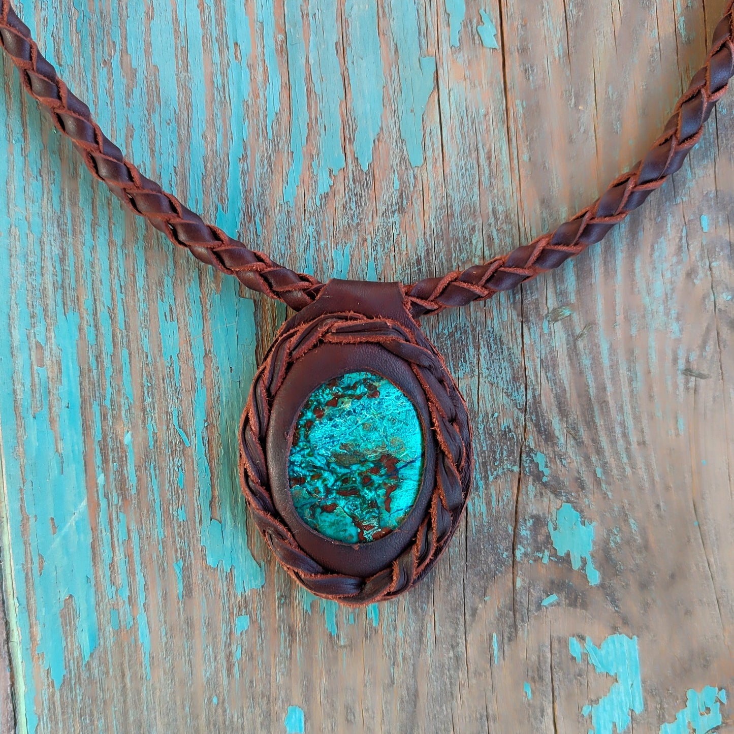 Collar cuero trenzado turquesa y crisocola