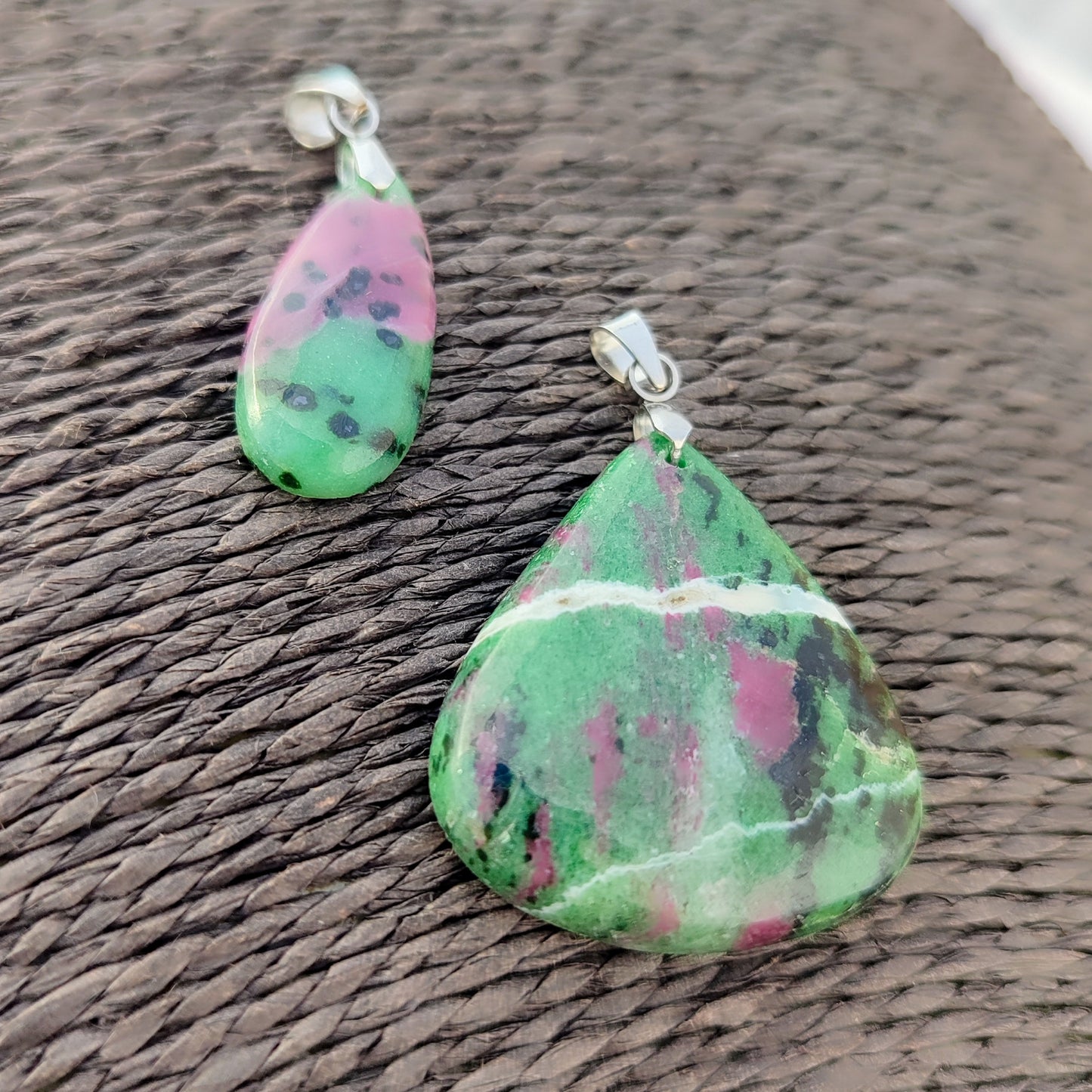 Colgante de Zoisita Rubí