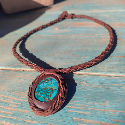 Collar cuero trenzado turquesa y crisocola