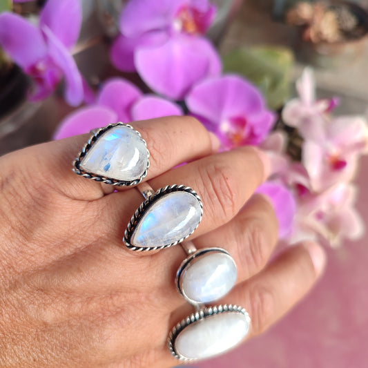 Anillo de Piedra Luna Ajustable | Joyería de la India