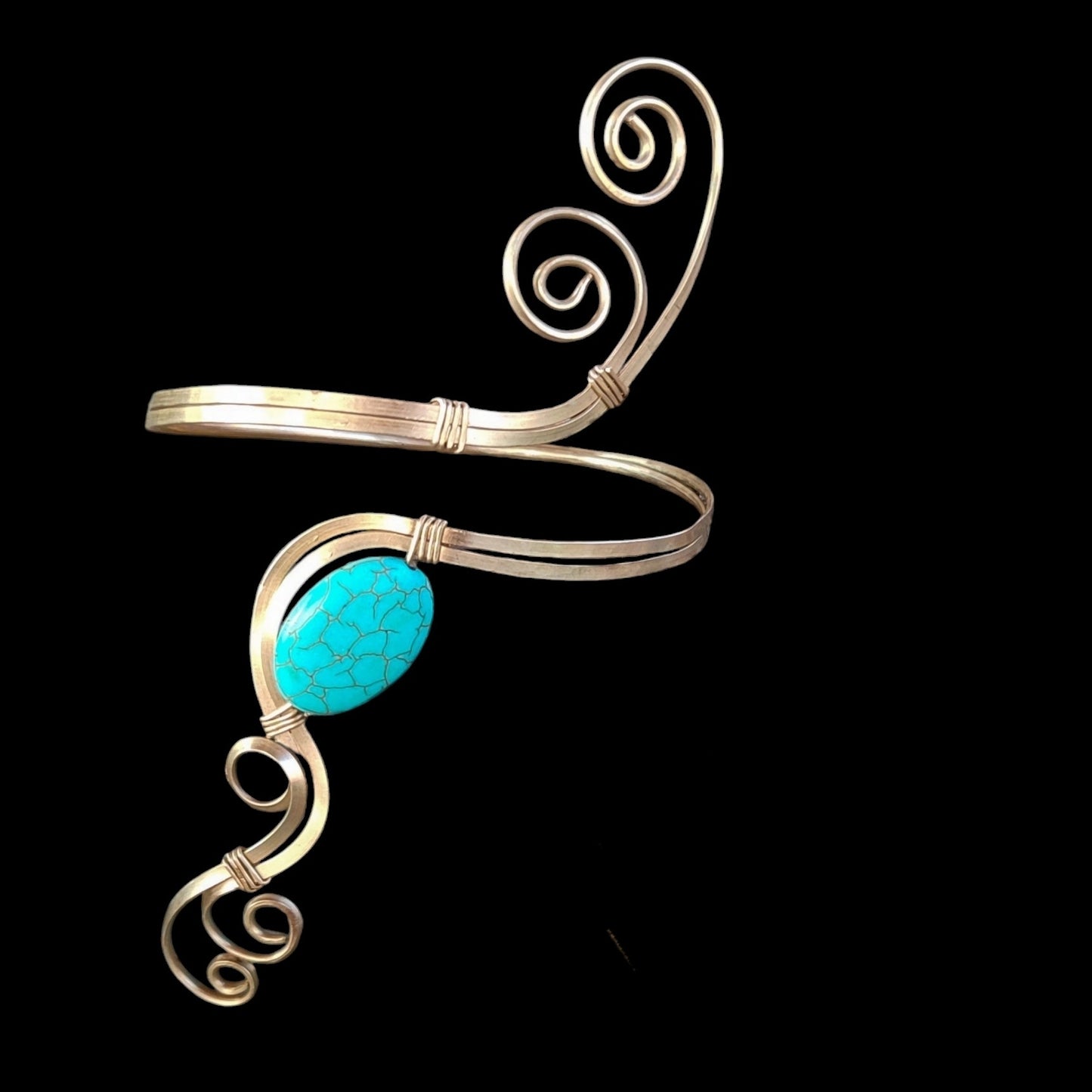 Brazalete grande de Espirales para Bíceps en Alpaca con Howlita