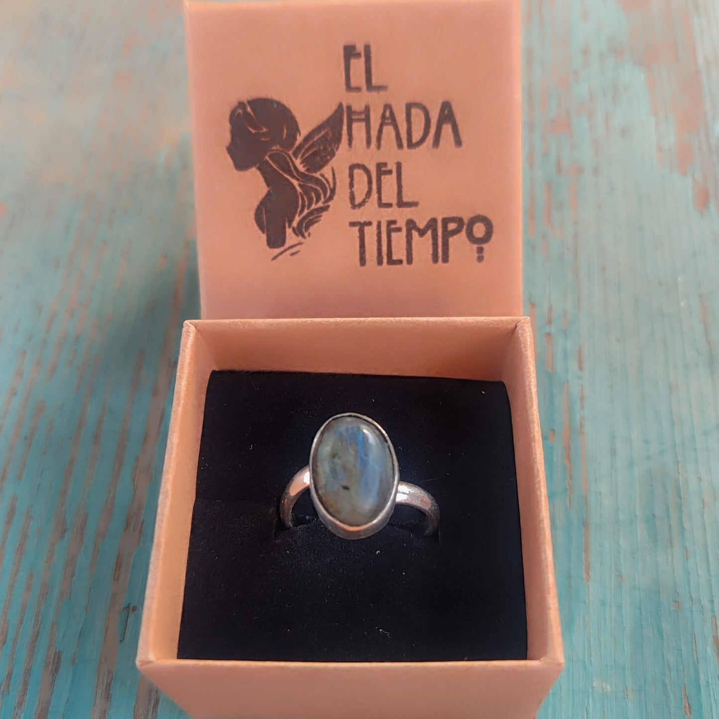 Anillo de labradorita
