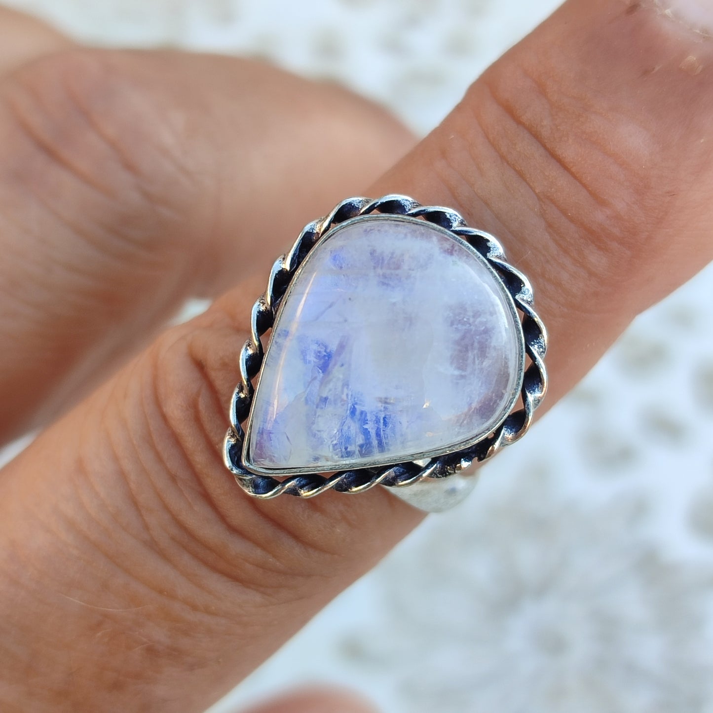 Anillo de Piedra Luna Ajustable | Joyería de la India