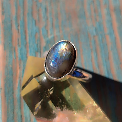 Anillo de labradorita