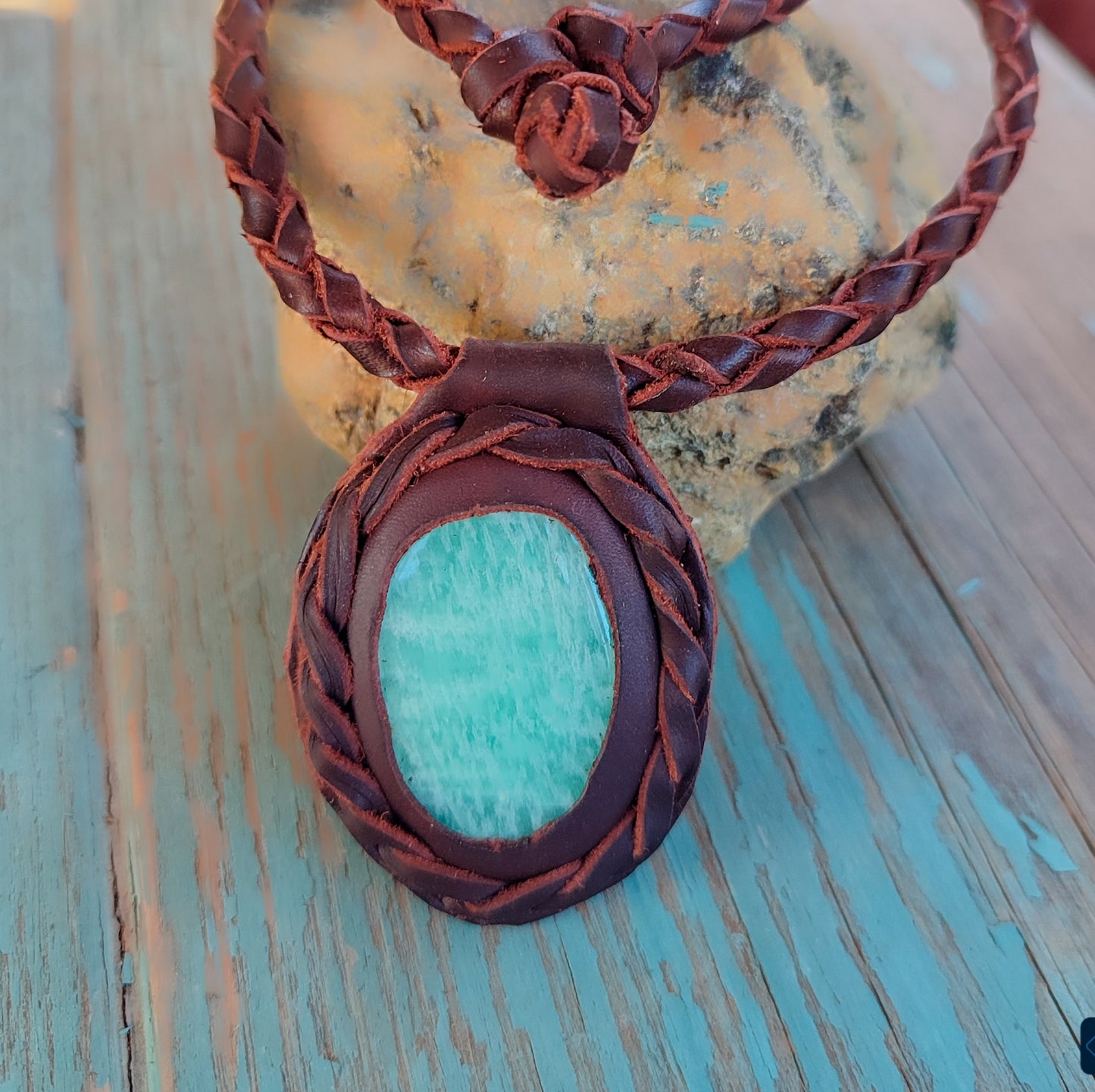 Collar cuero trenzado amazonita