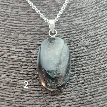 Colgante de Obsidiana plateada con baño de plata ovalado