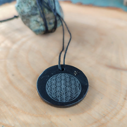 Colgante shungita flor de la vida