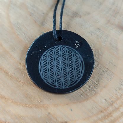 Colgante shungita flor de la vida