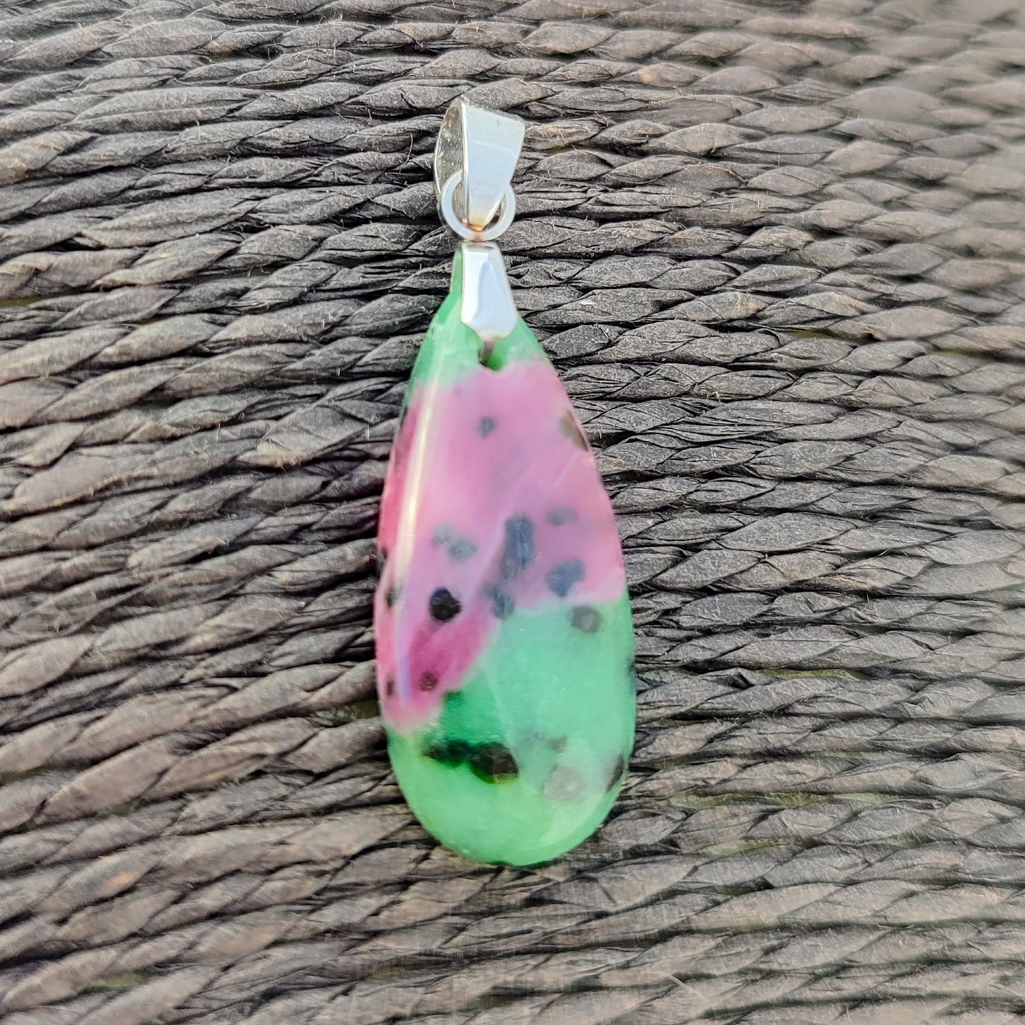 Colgante de Zoisita Rubí