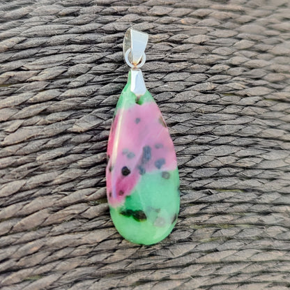 Colgante de Zoisita Rubí